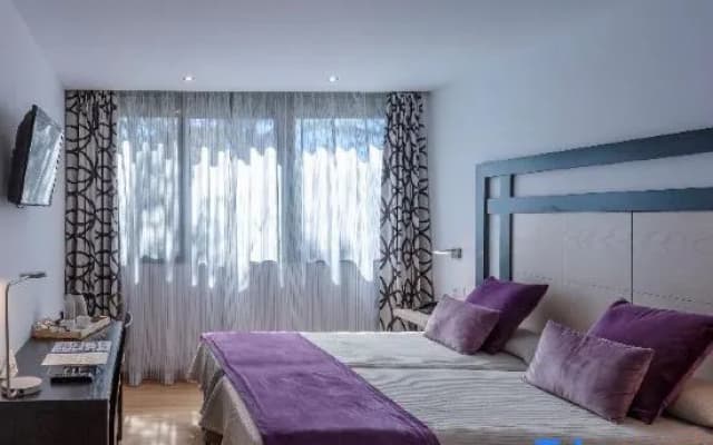 Hotel Colón Rambla - photo 17