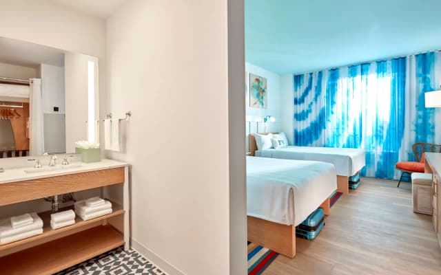 Universal's Endless Summer Resort - Surfside Inn and Suites - photo 1