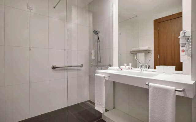 Ramada by Wyndham Lisbon - photo 3
