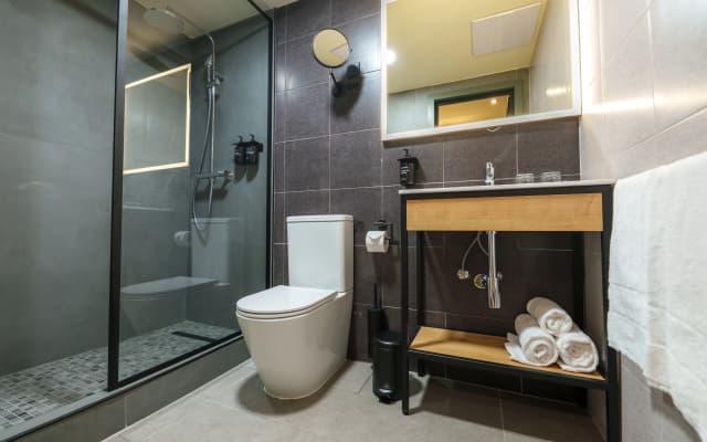 The Honest Budapest by Chic & Basic - photo 1