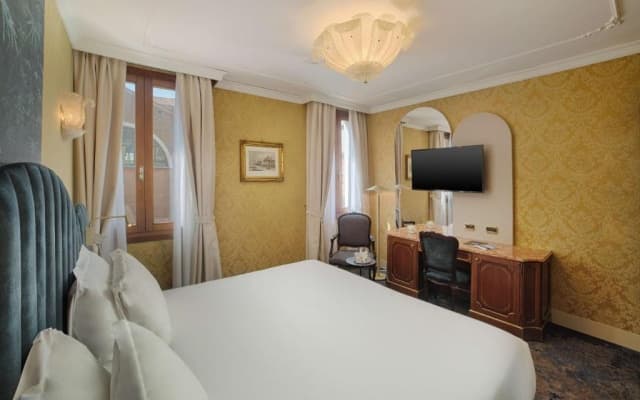 NH Venezia Santa Lucia Hotel - photo 2