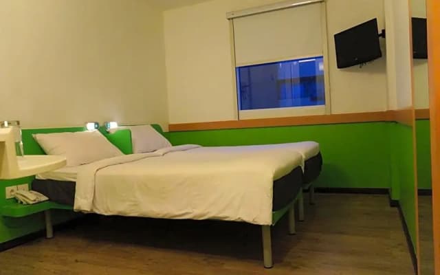 Hotel ibis budget Jakarta Airport - photo 8