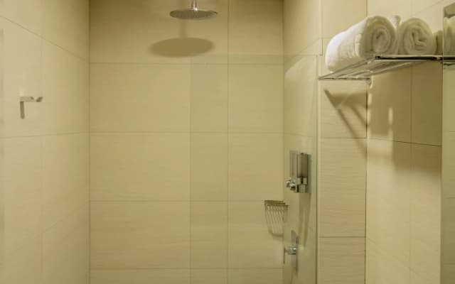 J8 Hotel - photo 1
