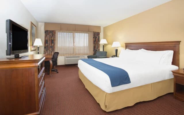 Holiday Inn Express Hotel & Suites Las Vegas - photo 2