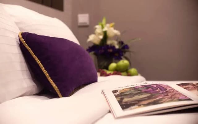 V Hotel Bencoolen - photo 3