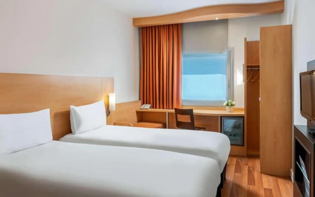 ibis Izmir Alsancak - photo 2