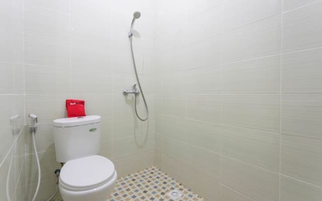 RedDoorz Plus @ Boulevard Residence BSD - photo 1