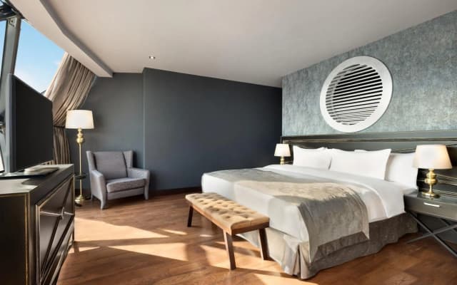 Swissotel The Stamford, Singapore - photo 3