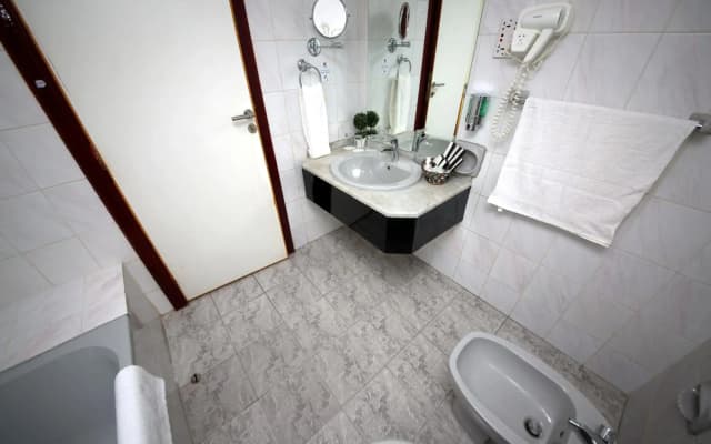 Mount Royal Hotel - photo 4