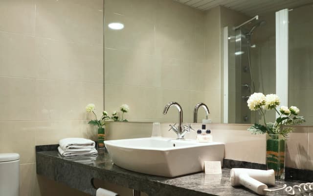 Leonardo Hotel Barcelona Las Ramblas - photo 4