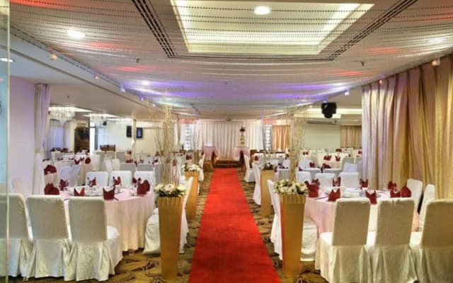 Hotel Royal Queens - photo 3