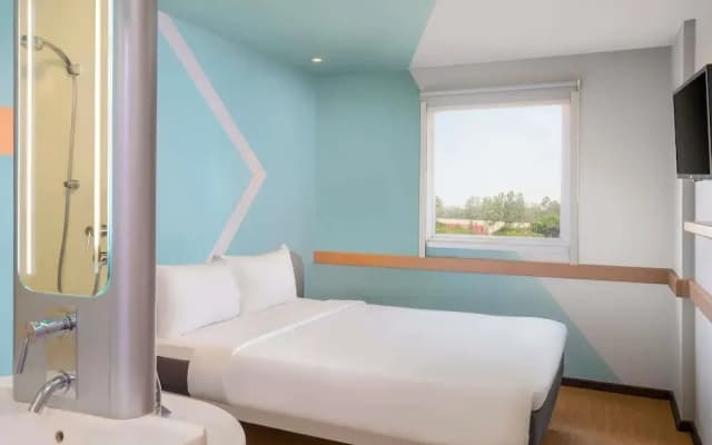 Hotel ibis budget Jakarta Airport - photo 3