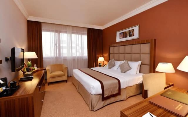 Hotel City Seasons Al Hamra - photo 3