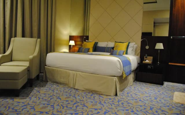 Raviz Center Point Hotel - photo 4
