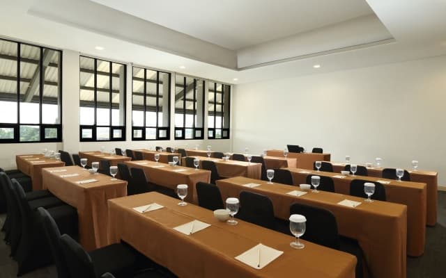 Lemo Hotel Serpong - photo 2