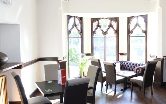 Rampant Lion Hotel - photo 2