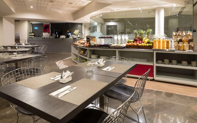 Sercotel Amister Art Hotel - photo 3