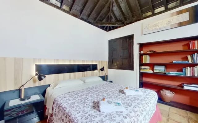 Charming 1-bed House in La Laguna - photo 1