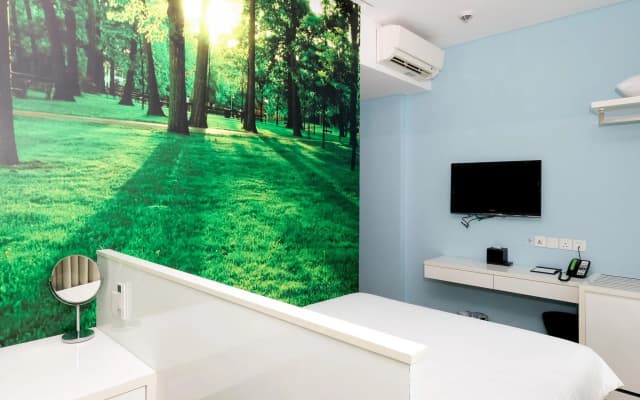 J8 Hotel - photo 3