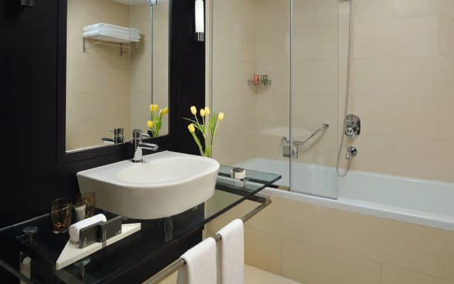 Mövenpick Jumeirah Lakes Towers Hotel - photo 3