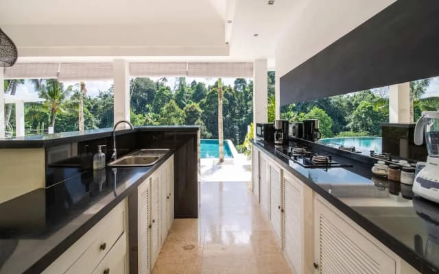 Magical Jungle Villa, 4 BR, Ubud With Staff - photo 2