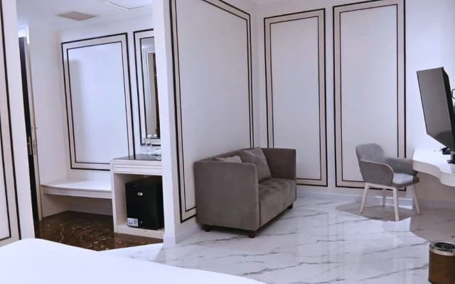 The Grantage Hotel & Sky Lounge - photo 3