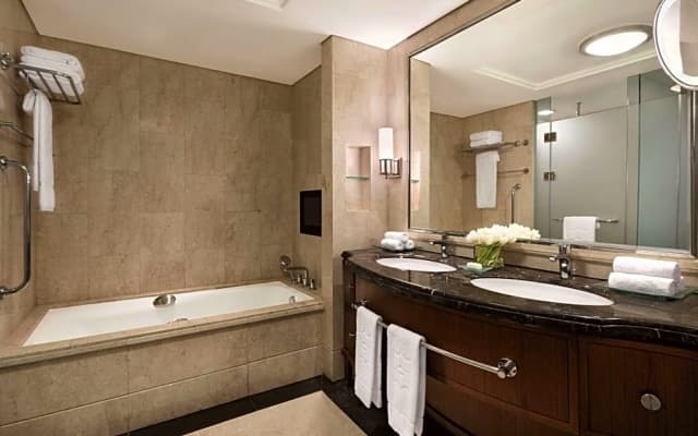 Shangri-La Jakarta Hotel - photo 4