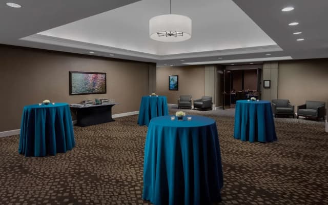 Embassy Suites by Hilton Orlando Lake Buena Vista Resort - photo 2