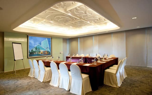 JS Luwansa Hotel and Convention Center - photo 4