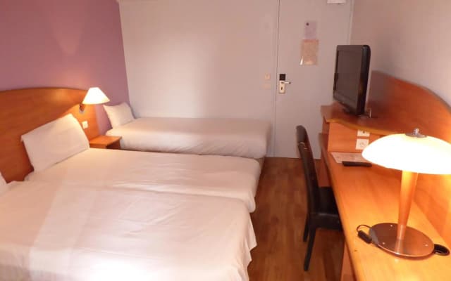 Central Hotel - photo 4
