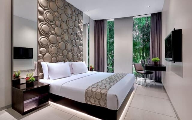 FM7 Resort Hotel - photo 2