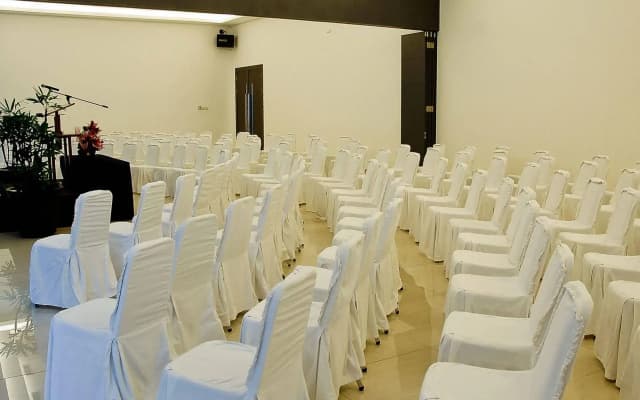 FM7 Resort Hotel - photo 4