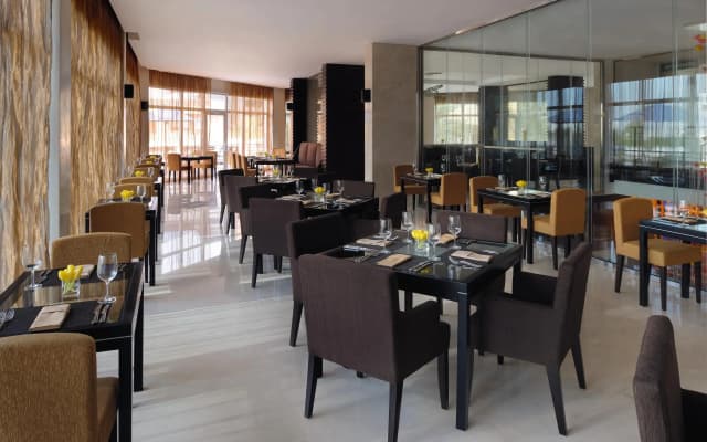 Mövenpick Jumeirah Lakes Towers Hotel - photo 4