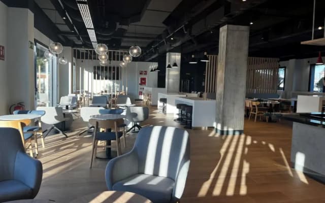 Ibis Budget Madrid Aeropuerto - photo 4