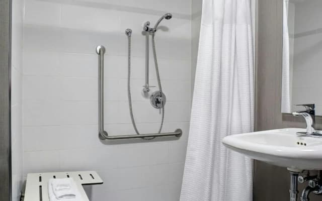 Courtyard by Marriott Downtown Toronto - photo 4