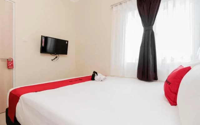 RedDoorz near Soekarno Hatta Airport - photo 4