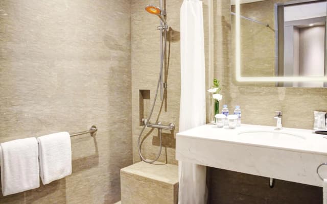 DoubleTree by Hilton Jakarta - Diponegoro - photo 5