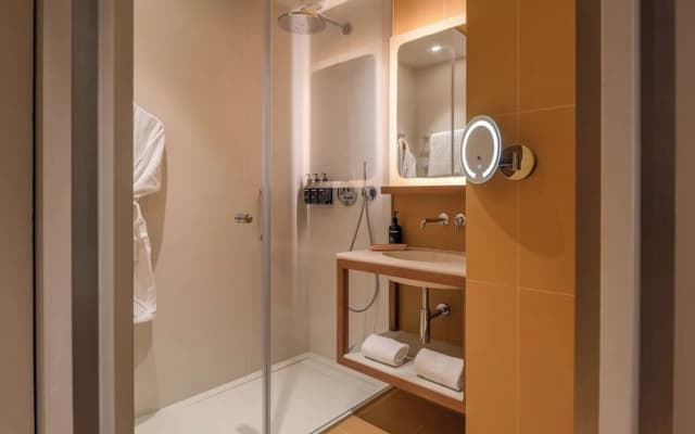 Canopy by Hilton Cannes - photo 3