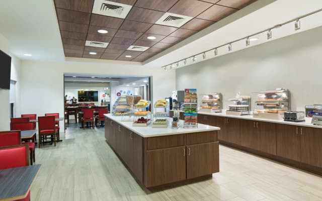 Holiday Inn Express & Suites Nearest Universal Orlando by IHG - photo 3