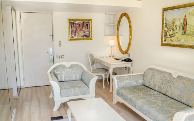 Hotel Ambrosia - photo 4