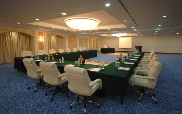 Grand Excelsior Hotel Bur Dubai - photo 2