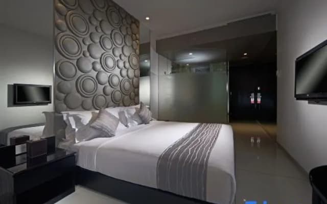 FM7 Resort Hotel - photo 4