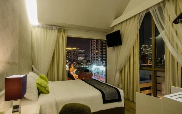 J8 Hotel - photo 4