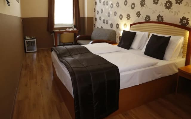 Six Inn Hotel - photo 3