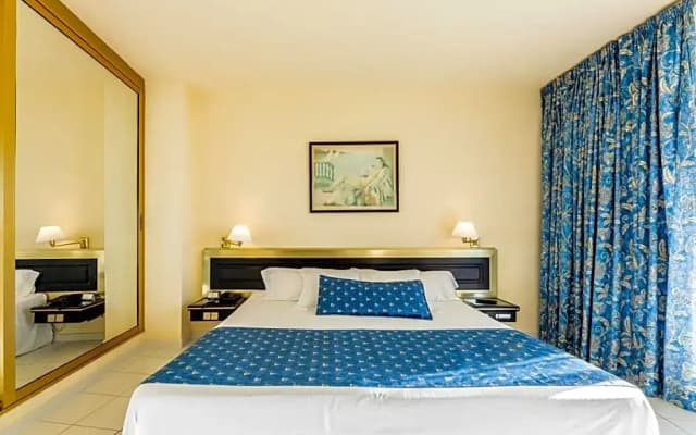 Mediterranean Palace - photo 4