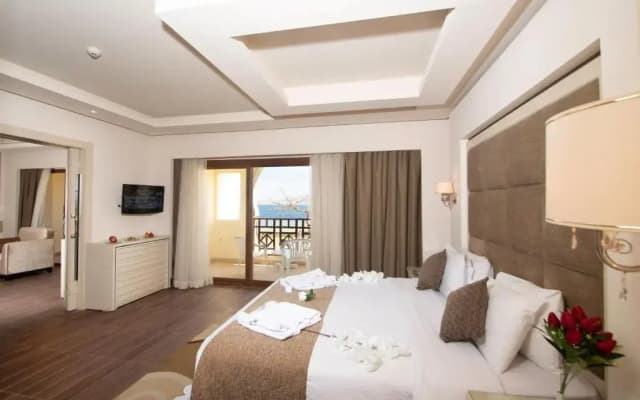 Charmillion Club Resort - photo 3