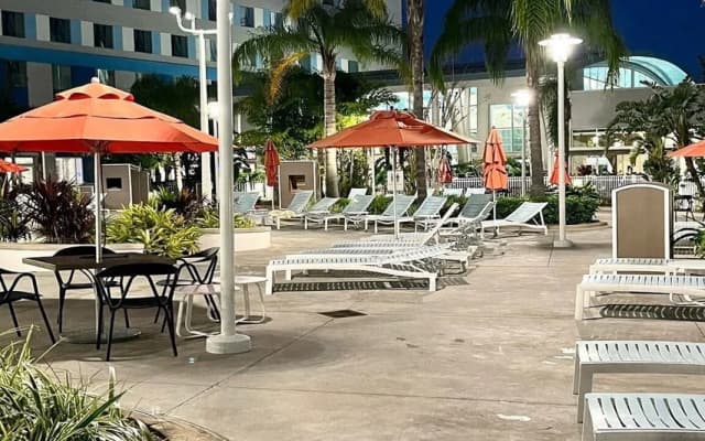 Universal's Endless Summer Resort - Surfside Inn and Suites - photo 5