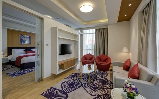 Royal Continental Hotel - photo 2