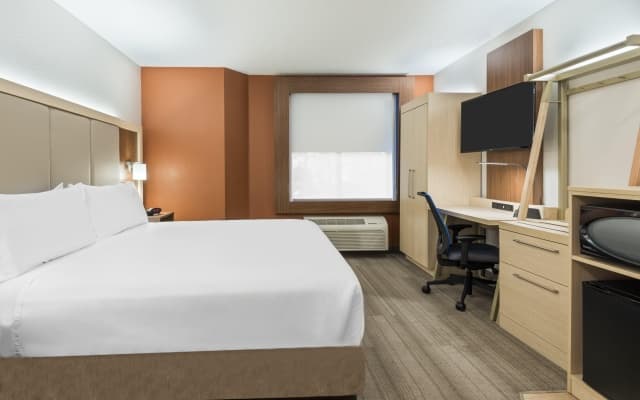 Holiday Inn Express & Suites Nearest Universal Orlando by IHG - photo 4