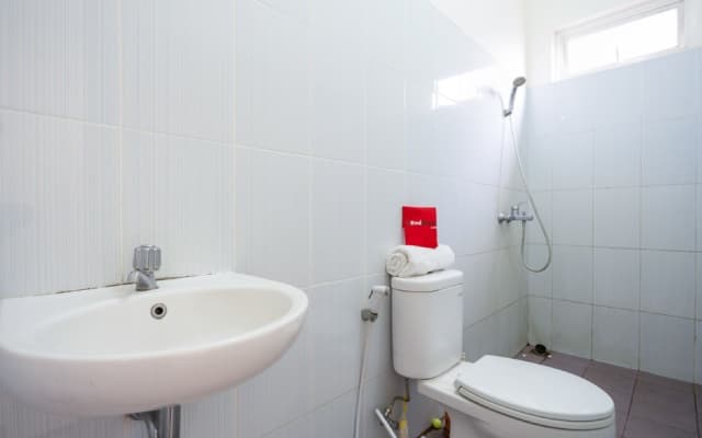 RedDoorz Plus near Siloam Karawaci - photo 2